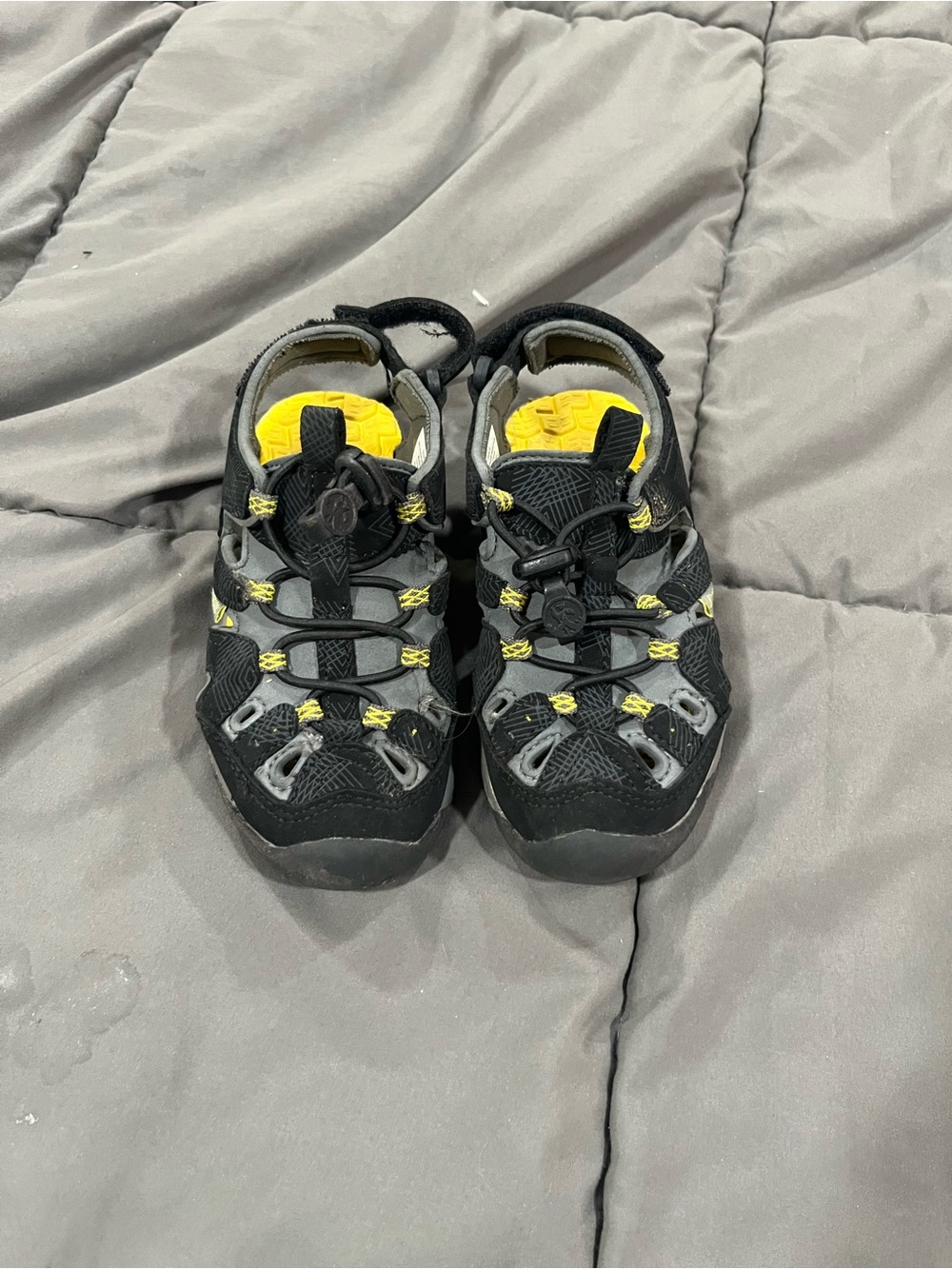 Boys sandals size 8